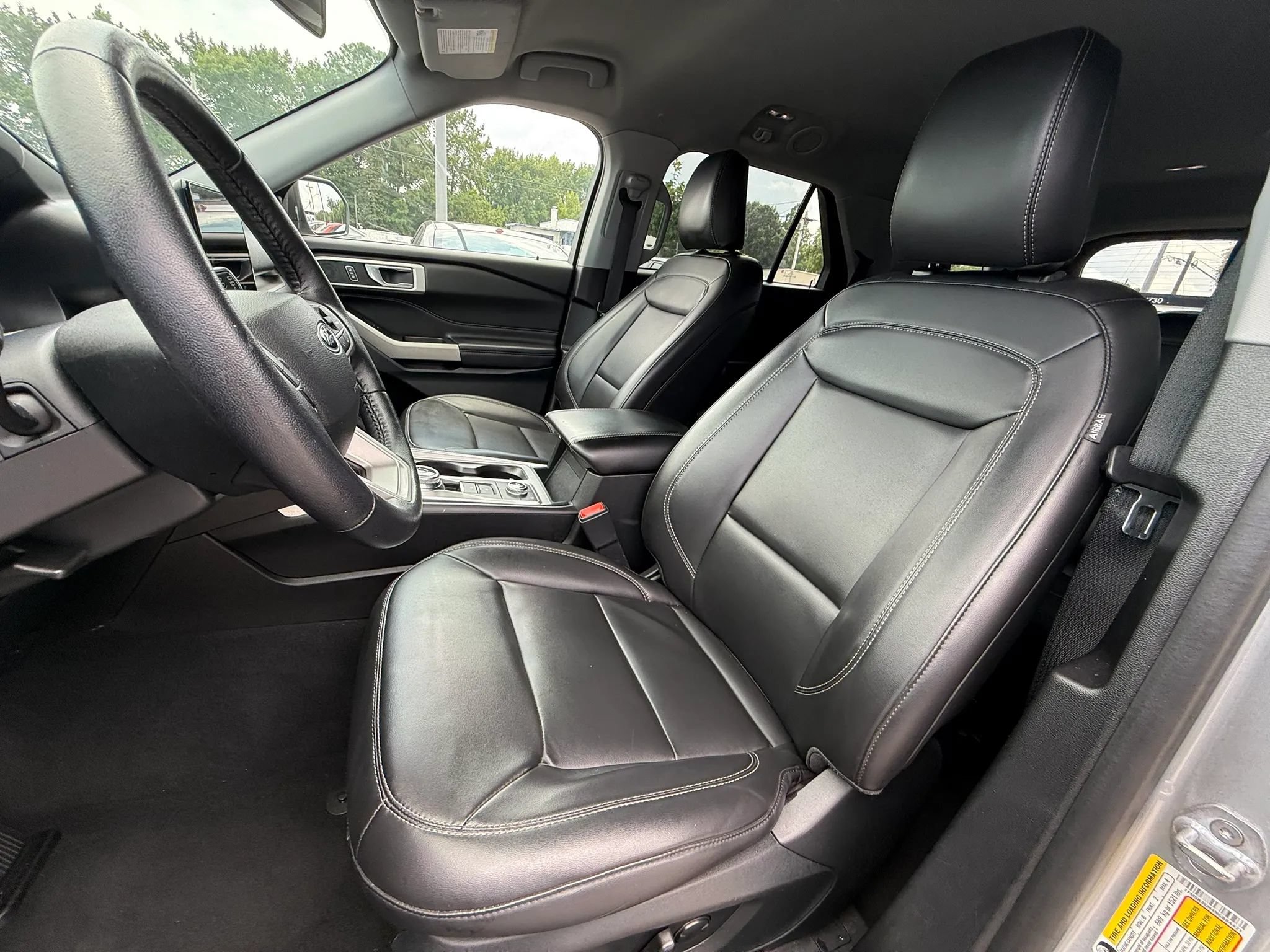 Used 2022 Ford Explorer XLT w/ Equipment Group 202A AWD/4WD image 12