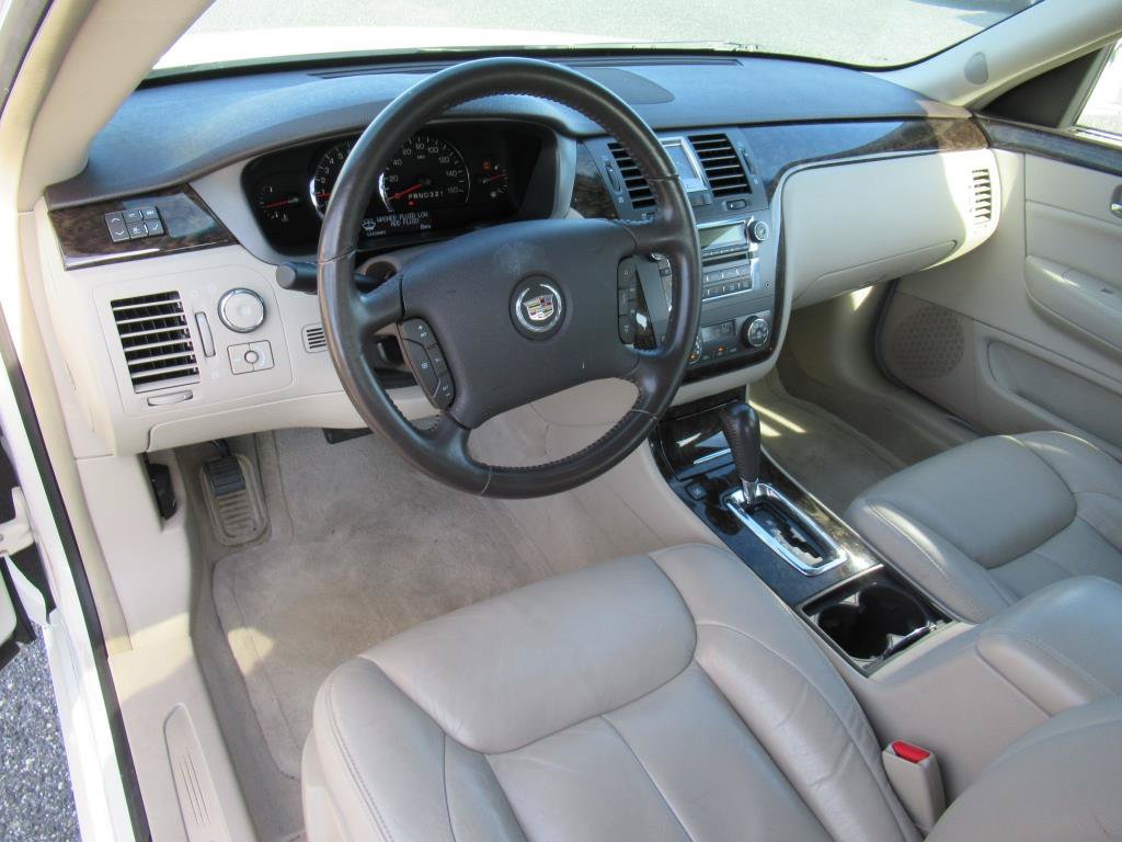 Used 2009 Cadillac DTS FWD image 14
