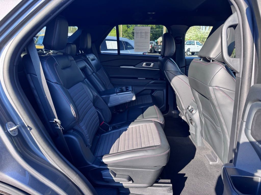 Used 2025 Ford Explorer ST-Line w/ ST-Line Street Pack AWD/4WD image 27