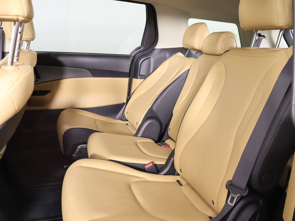 Used 2023 Kia Carnival LX FWD image 30