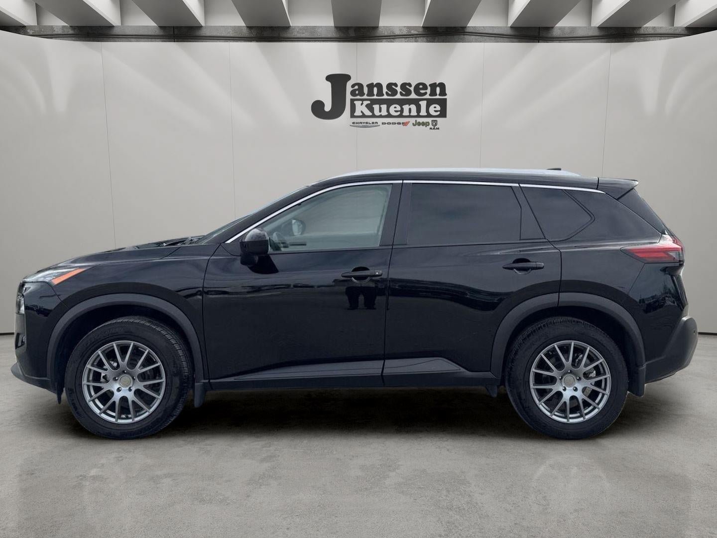 Used 2023 Nissan Rogue SV w/ SV Premium B Package AWD/4WD image 1