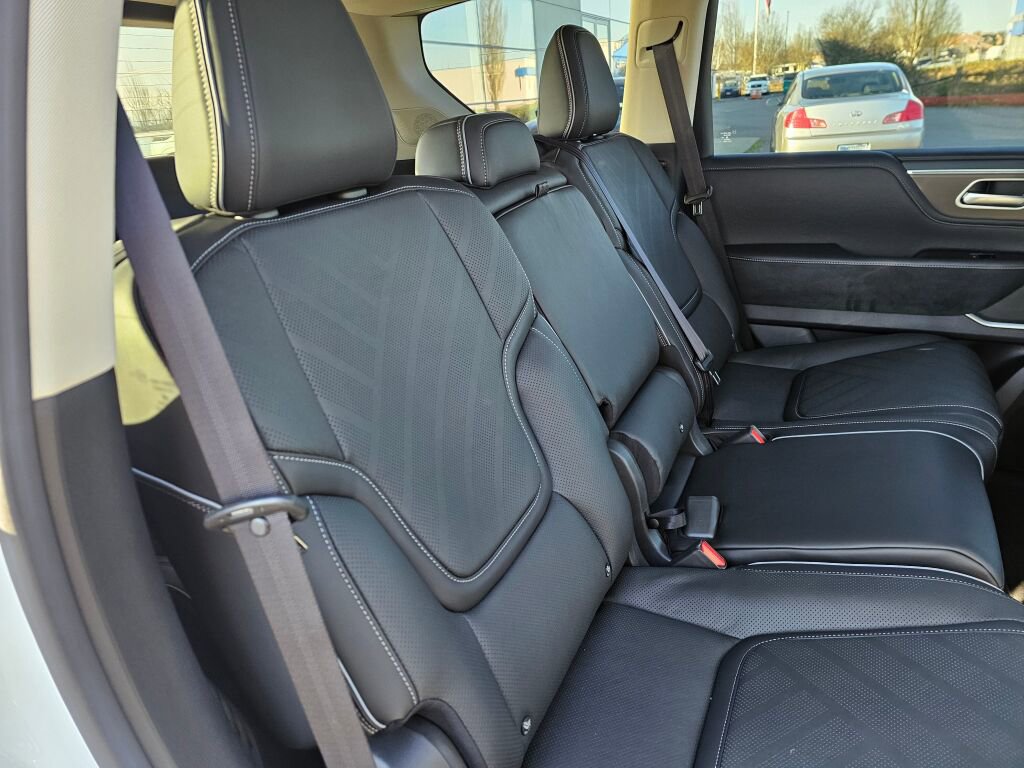 New 2026 INFINITI QX80 Luxe w/ Cargo Package image 16