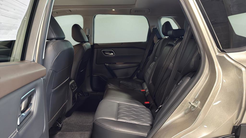 Used 2023 Nissan Rogue Platinum w/ Platinum Premium Package AWD/4WD image 15