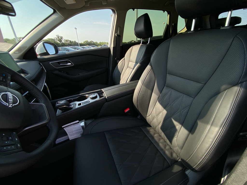 New 2026 Nissan Rogue Platinum w/ Tech Package AWD/4WD image 9