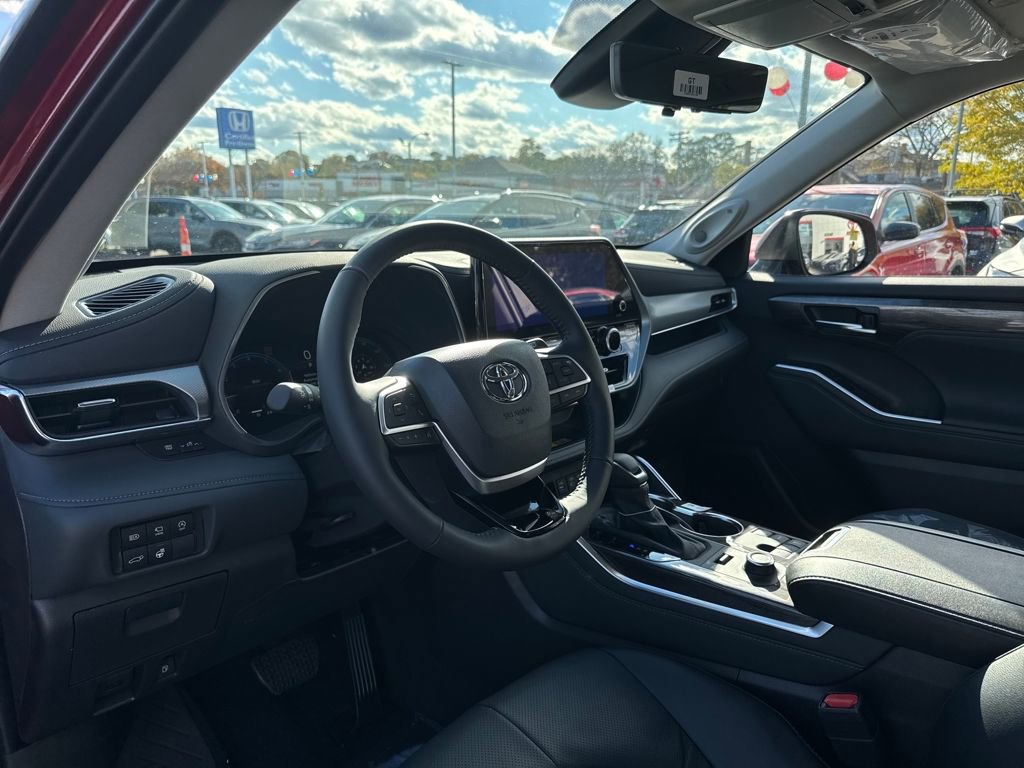 New 2026 Toyota Highlander Platinum image 17