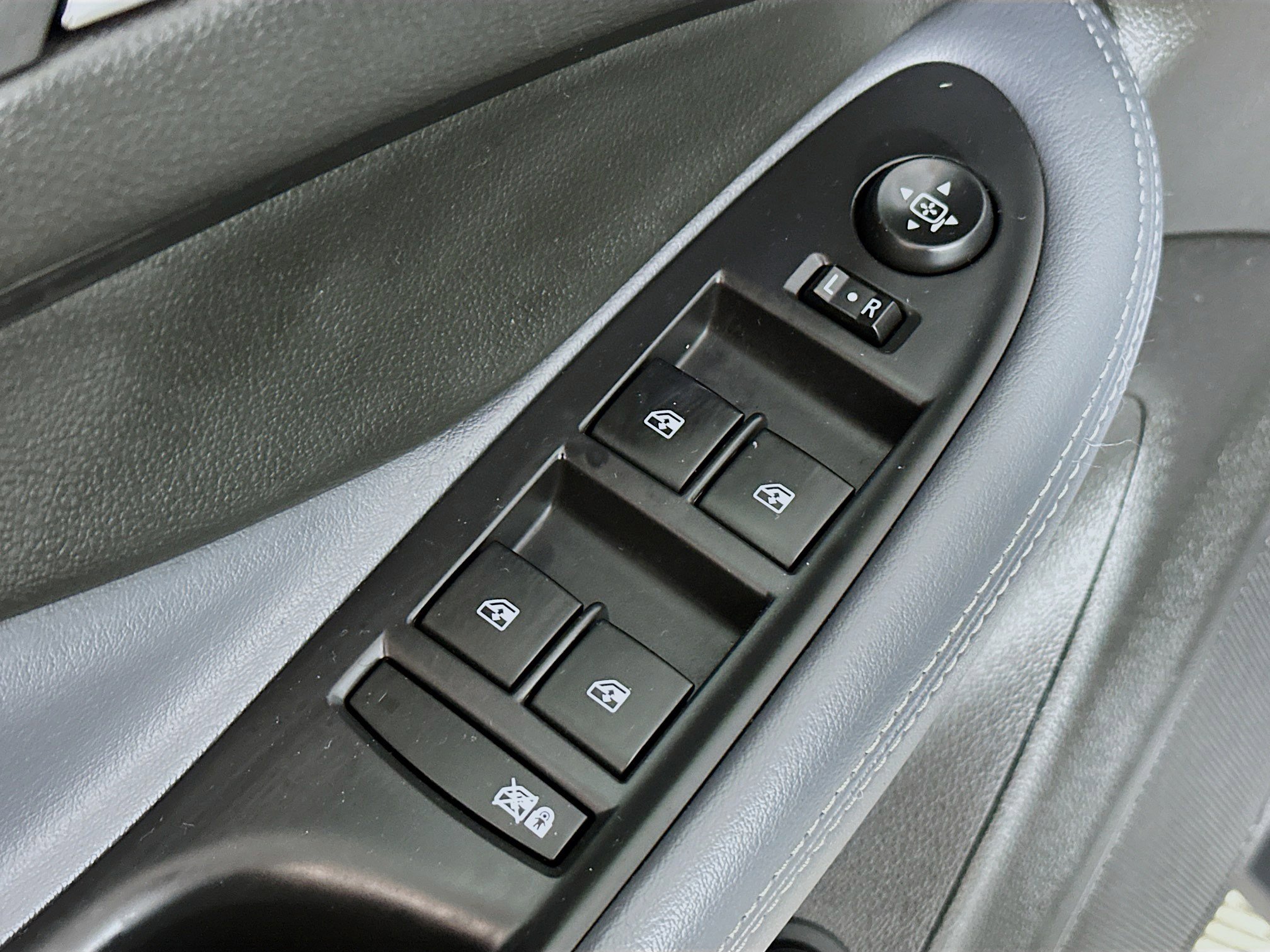 Used 2019 Buick Envision Essence AWD/4WD image 17