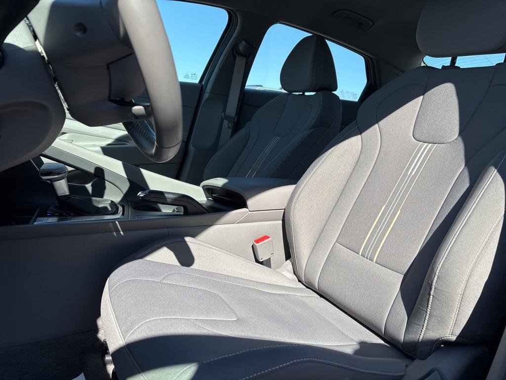New 2025 Hyundai Elantra Sport image 11