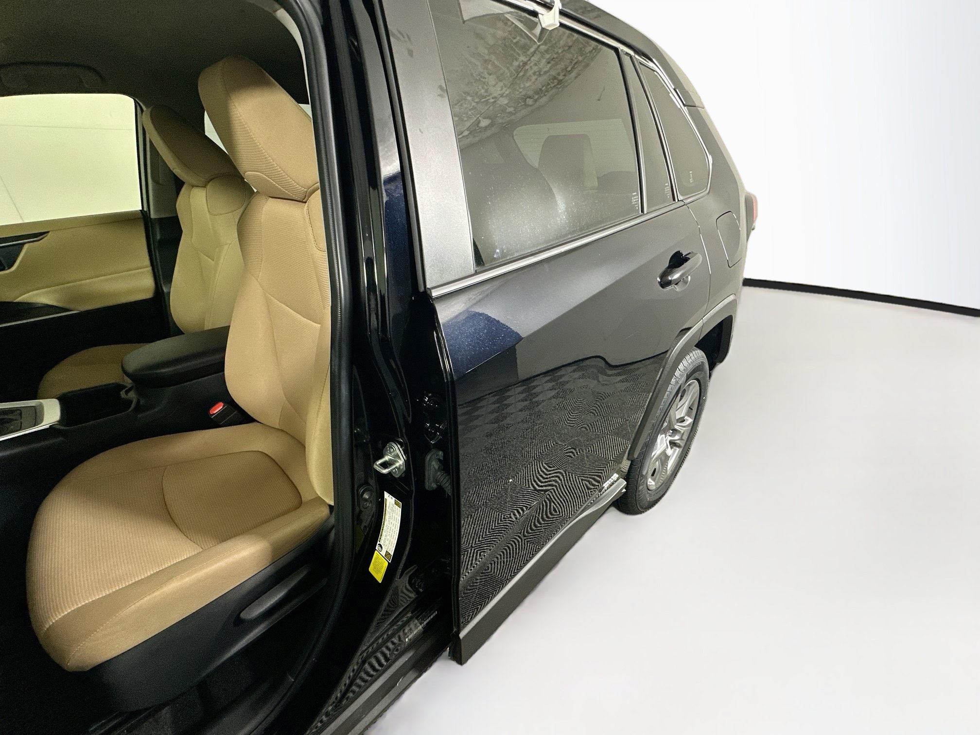 Certified 2023 Toyota RAV4 LE AWD/4WD image 12