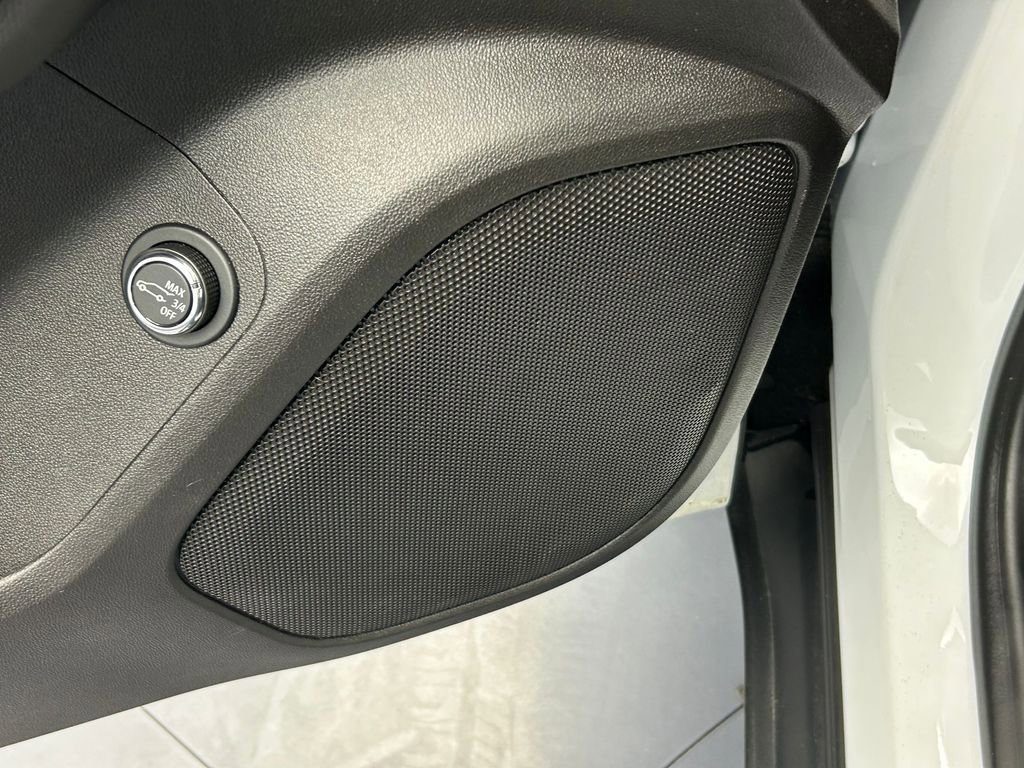 Used 2022 GMC Acadia SLE w/ Driver Convenience Package image 15