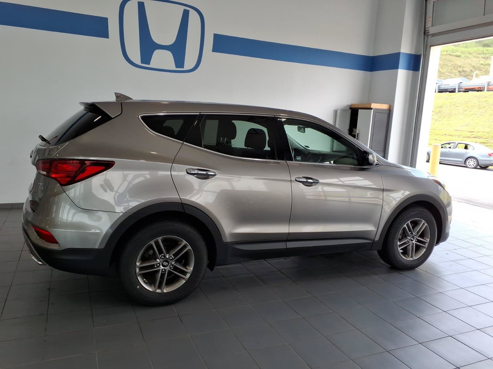 Used 2017 Hyundai Santa Fe Sport AWD/4WD image 4