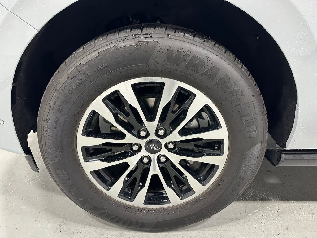 Used 2025 Ford Expedition Platinum image 65