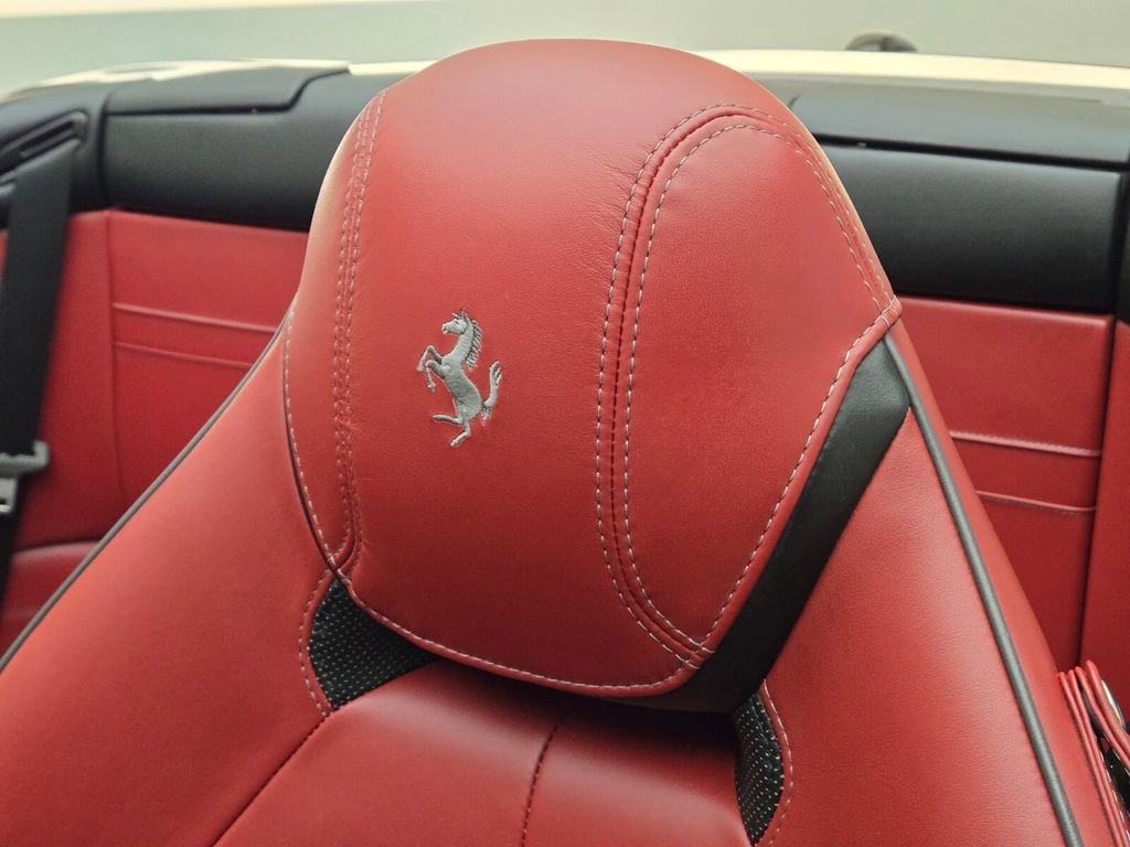 Used 2015 Ferrari California T image 31