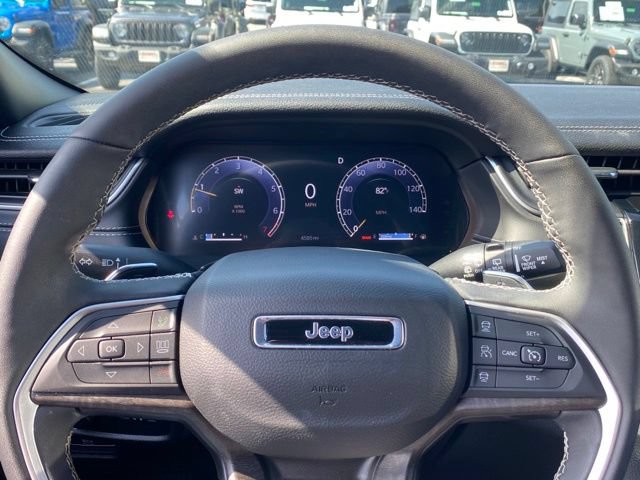 Used 2025 Jeep Grand Cherokee L Limited w/ Luxury Tech Group II AWD/4WD image 15