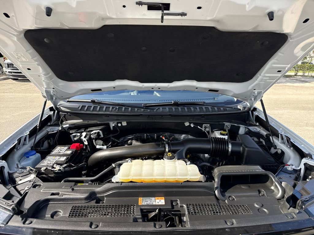 Used 2025 Ford Expedition Active image 32