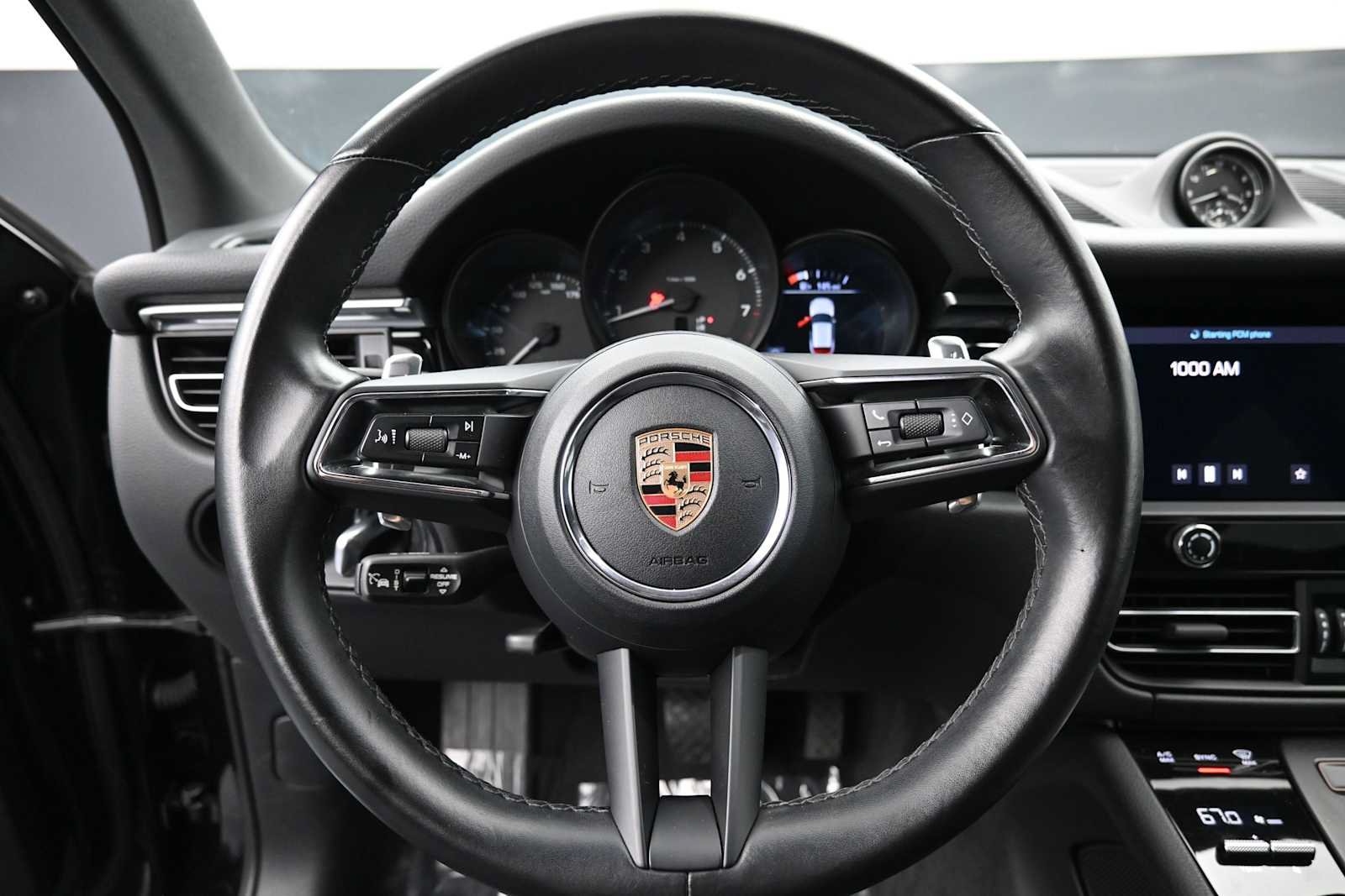 Certified 2024 Porsche Macan AWD/4WD image 9