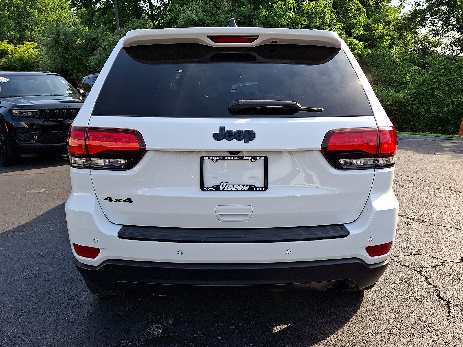 Certified 2019 Jeep Grand Cherokee Laredo AWD/4WD image 5