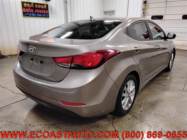 Used 2015 Hyundai Elantra SE w/ Option Group 02 FWD image 3