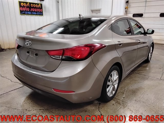 Used 2015 Hyundai Elantra SE w/ Option Group 02 FWD image 3