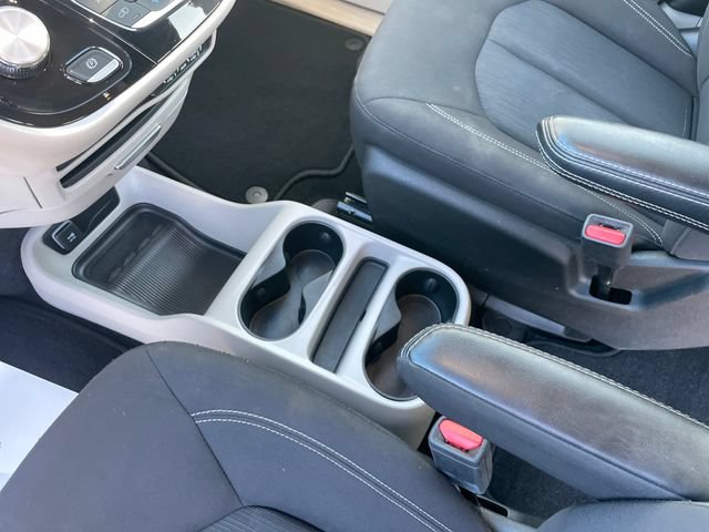 Used 2023 Chrysler Voyager LX FWD image 27