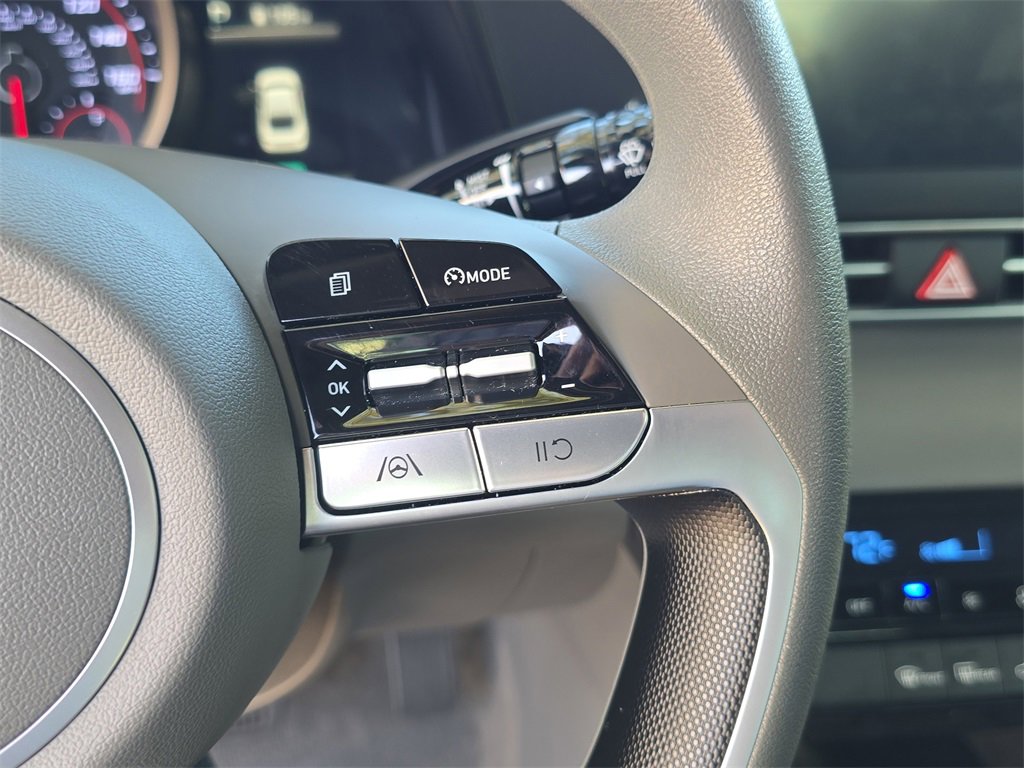 Used 2023 Hyundai Elantra SEL image 27