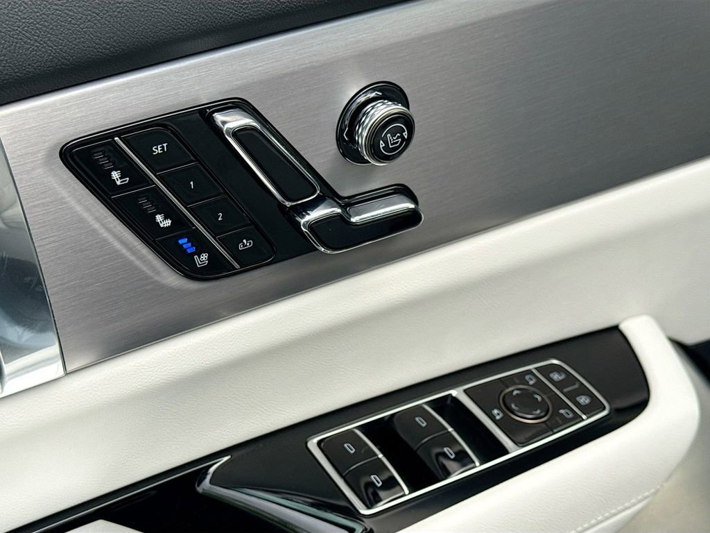 New 2026 Cadillac Vistiq Sport w/ LPO, Floor Liner Package image 18