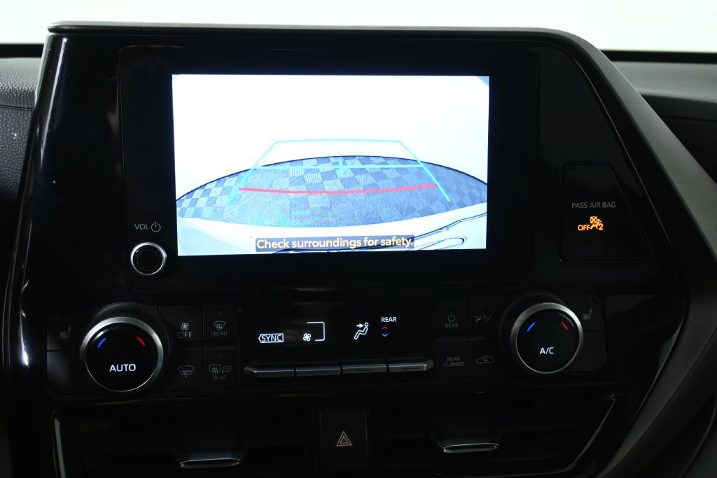 Used 2023 Toyota Highlander XLE AWD/4WD image 23