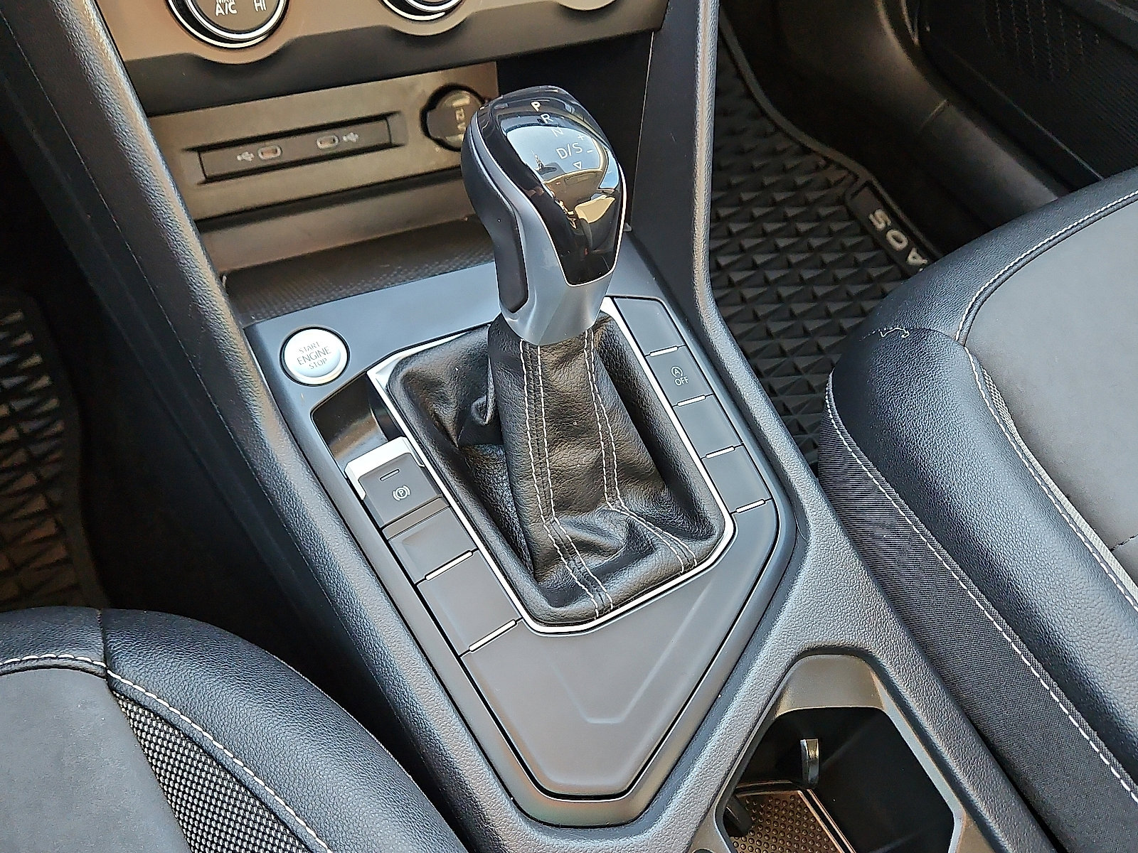 Certified 2022 Volkswagen Taos SE image 13