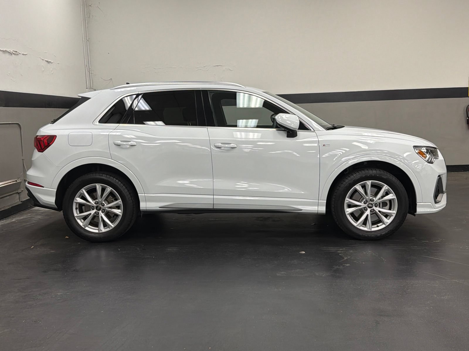 Used 2023 Audi Q3 2.0T Premium Plus w/ Premium Plus Package AWD/4WD image 3