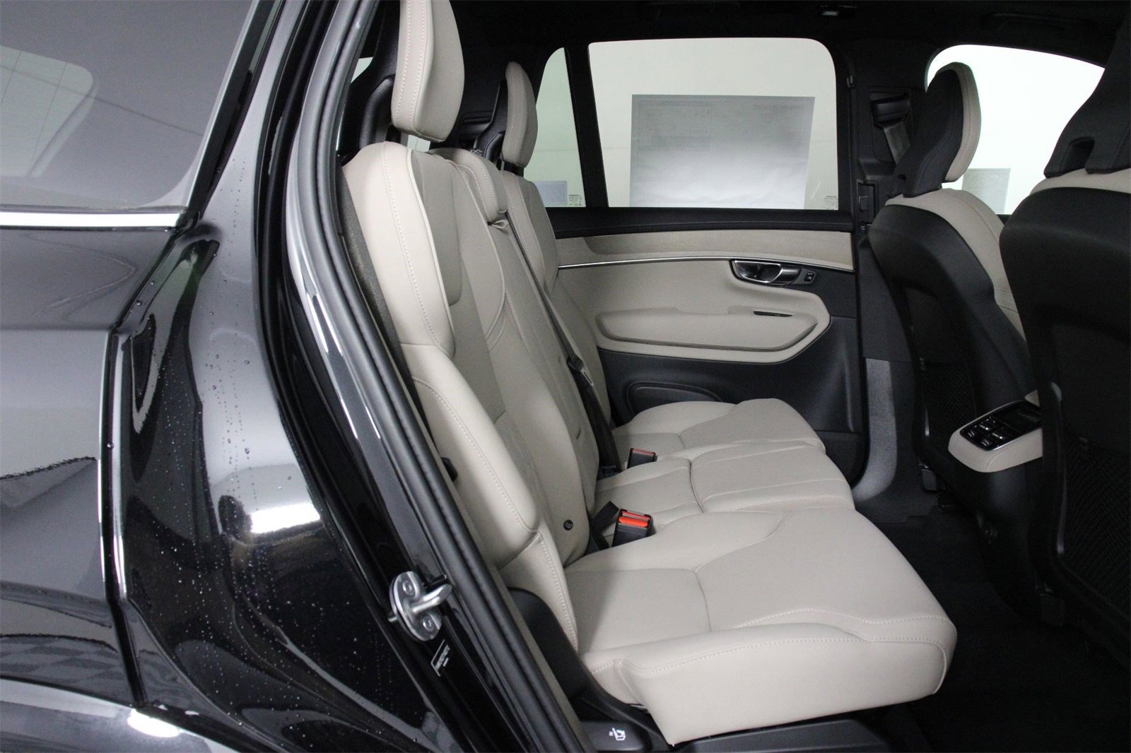New 2026 Volvo XC90 B5 Plus image 11