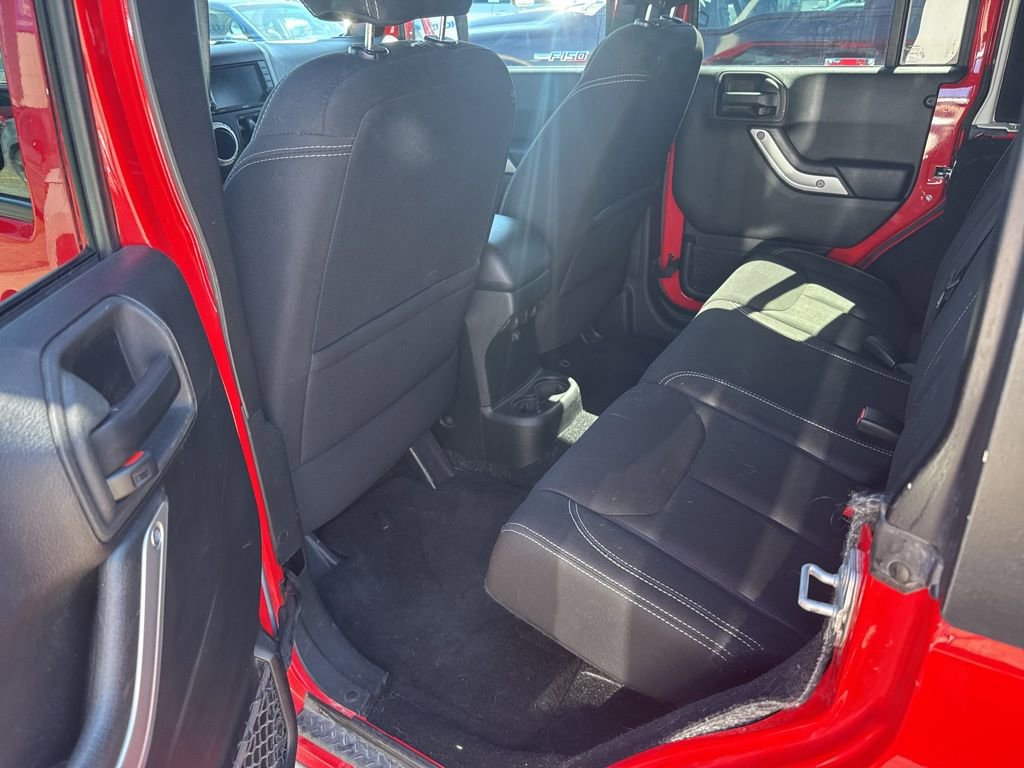 Used 2015 Jeep Wrangler Unlimited Sahara w/ Connectivity Group image 13