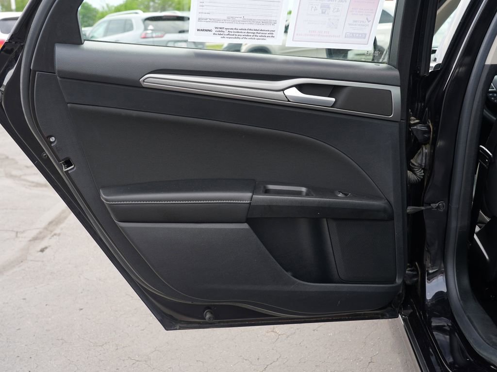 Used 2020 Ford Fusion SE FWD image 20