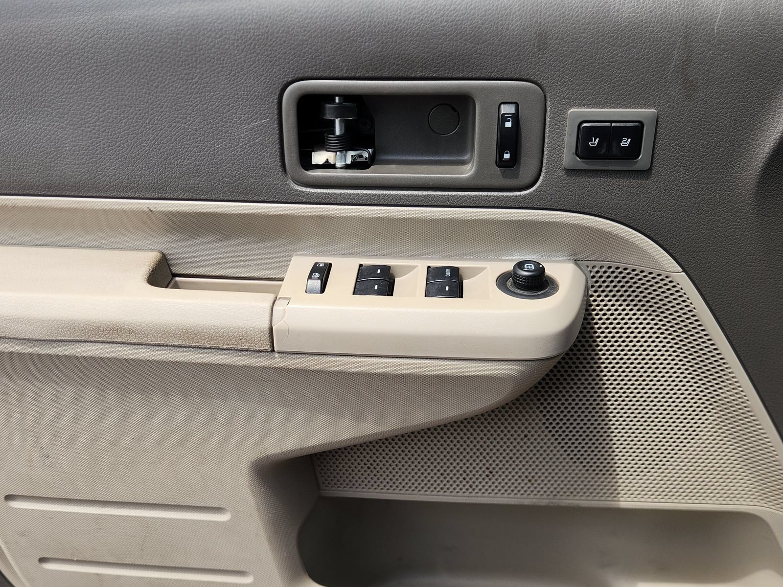 Used 2009 Ford Edge Limited FWD image 25