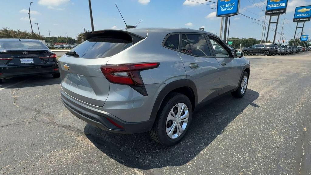 Used 2024 Chevrolet Trax LS w/ Driver Confidence Package FWD image 8