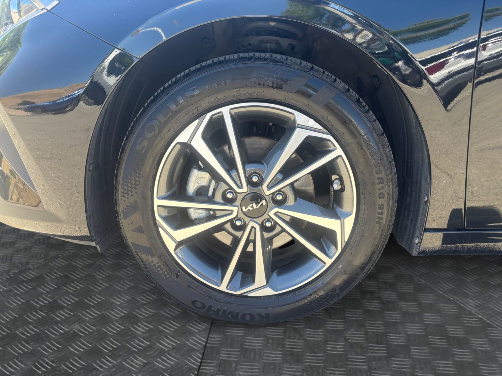 Used 2024 Kia Forte LXS FWD image 9