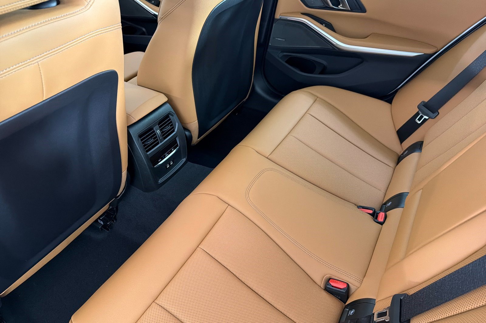 New 2026 BMW 330i Sedan w/ Premium Package RWD image 25