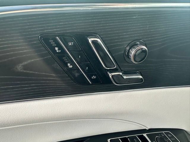 Used 2024 Cadillac Lyriq Luxury AWD/4WD image 25