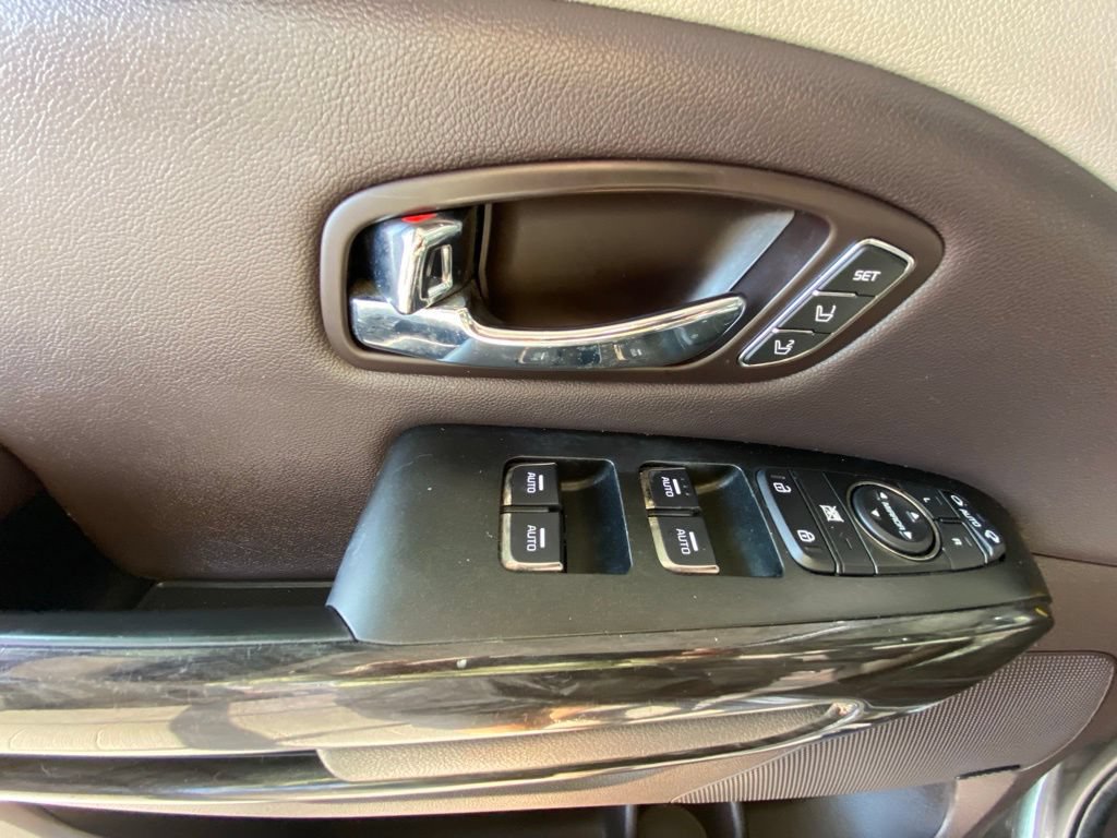 Used 2016 Kia Sedona SX Limited FWD image 12