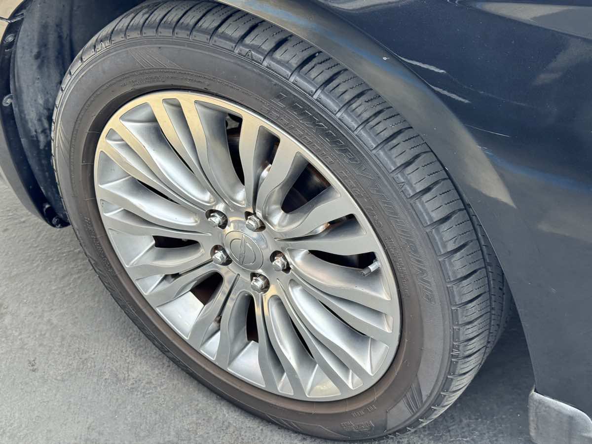 Used 2013 Chrysler 200 Limited FWD image 29