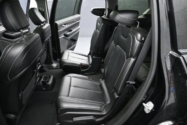 Used 2023 Jeep Grand Cherokee L Limited AWD/4WD image 16
