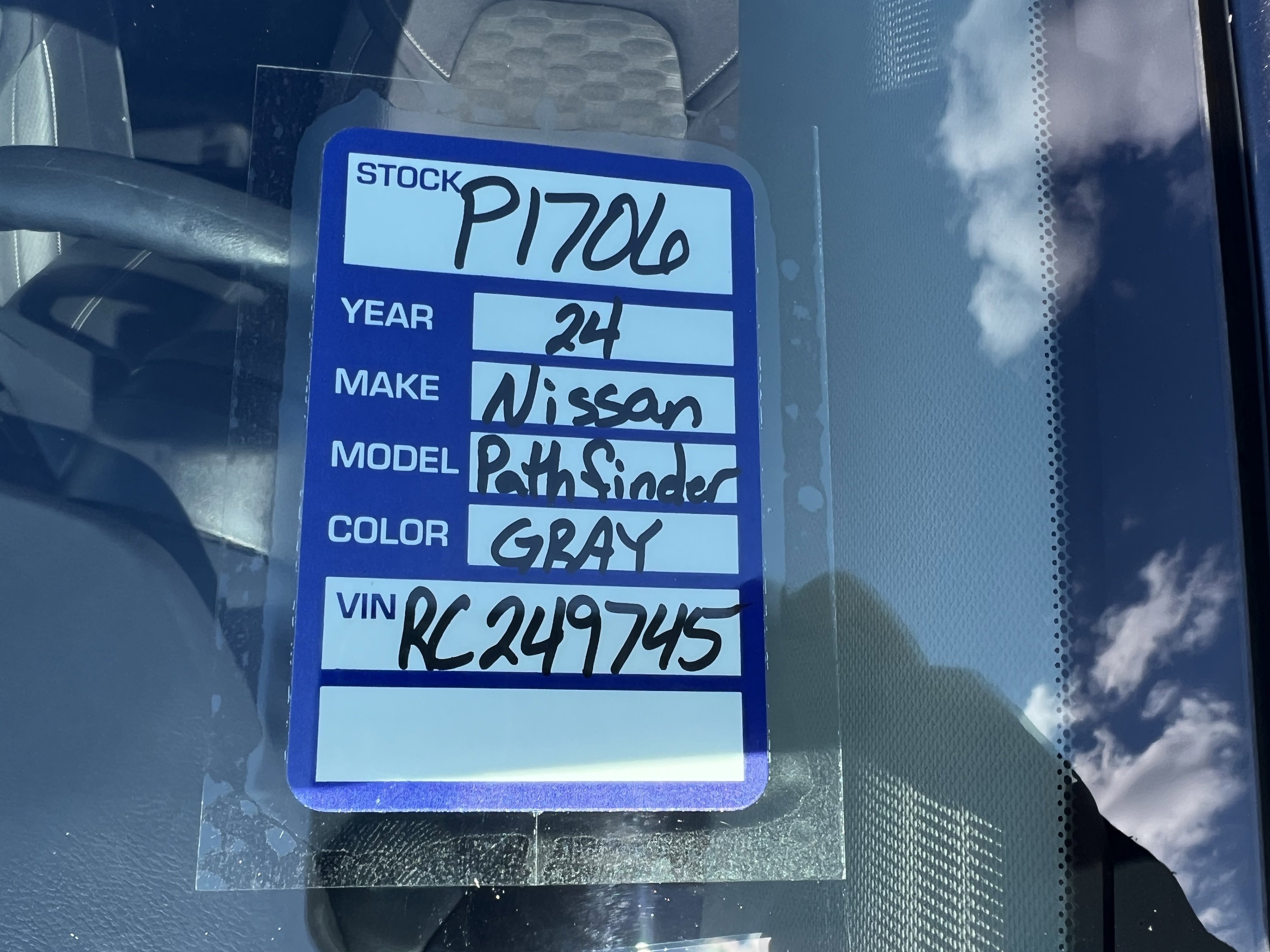 Used 2024 Nissan Pathfinder S image 31