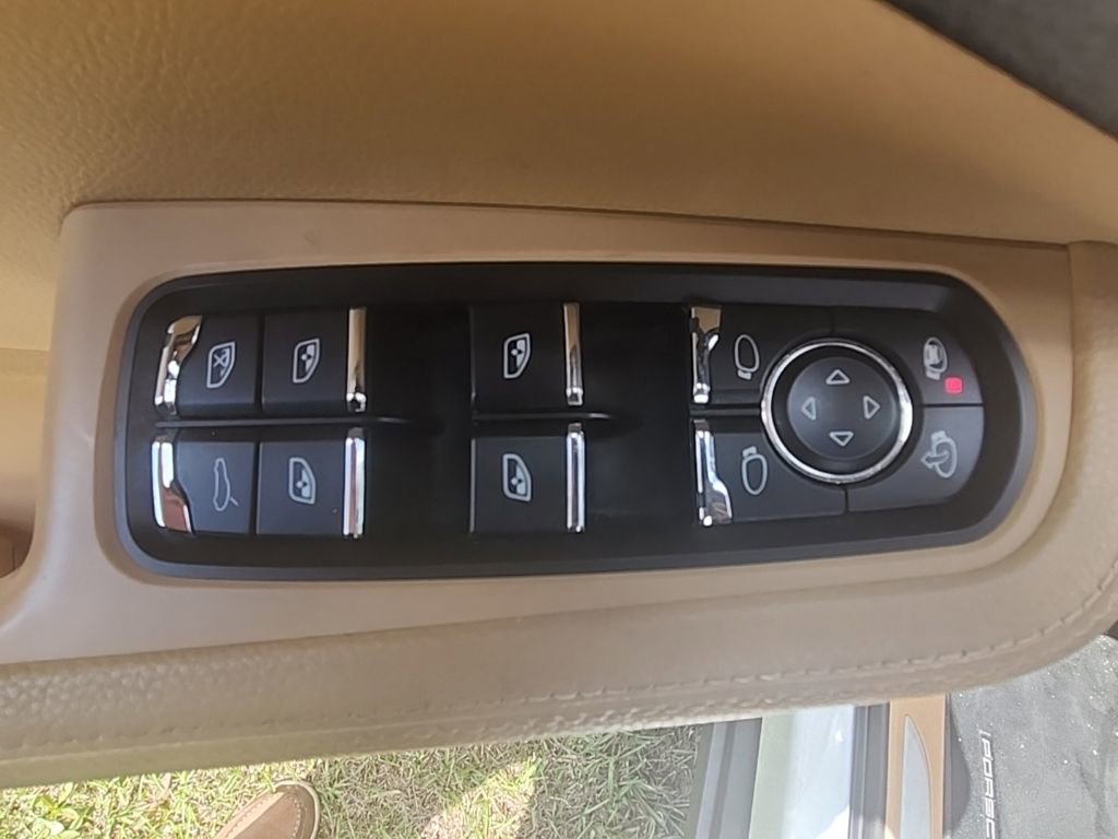 Used 2018 Porsche Macan S AWD/4WD image 25