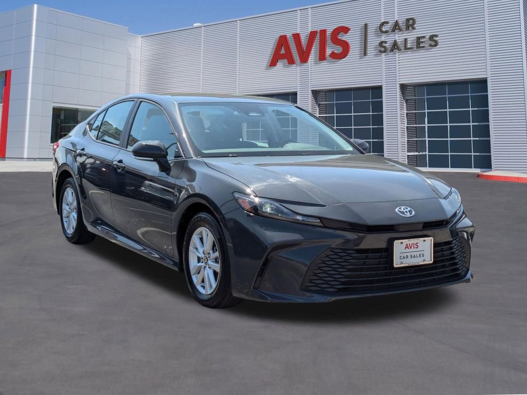 Used 2025 Toyota Camry LE image 3