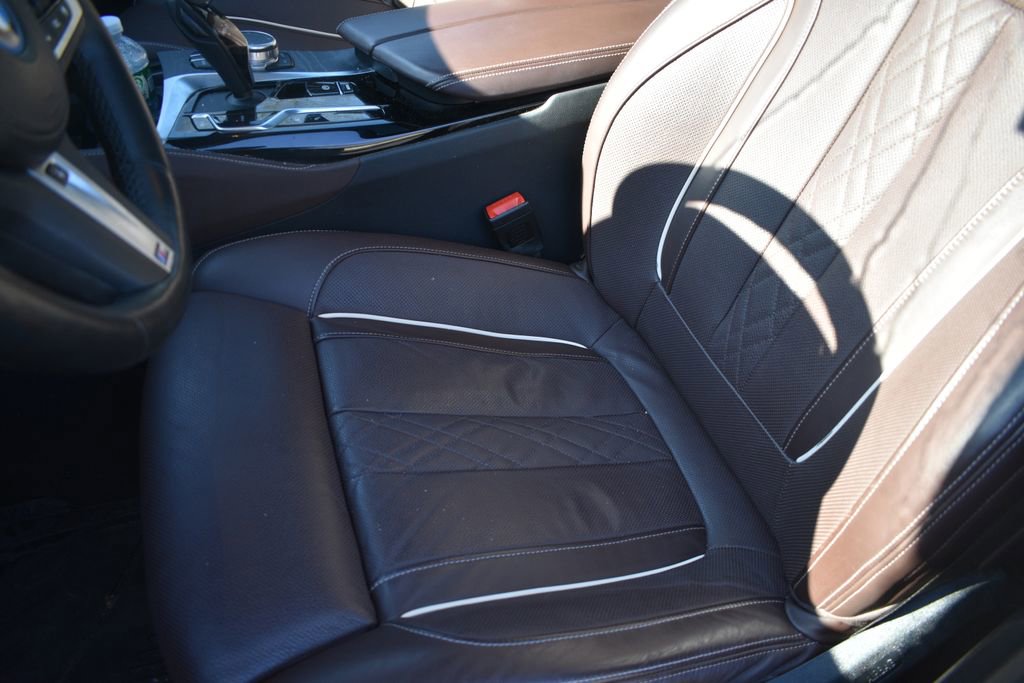 Used 2023 BMW 530e xDrive w/ Premium Package image 12