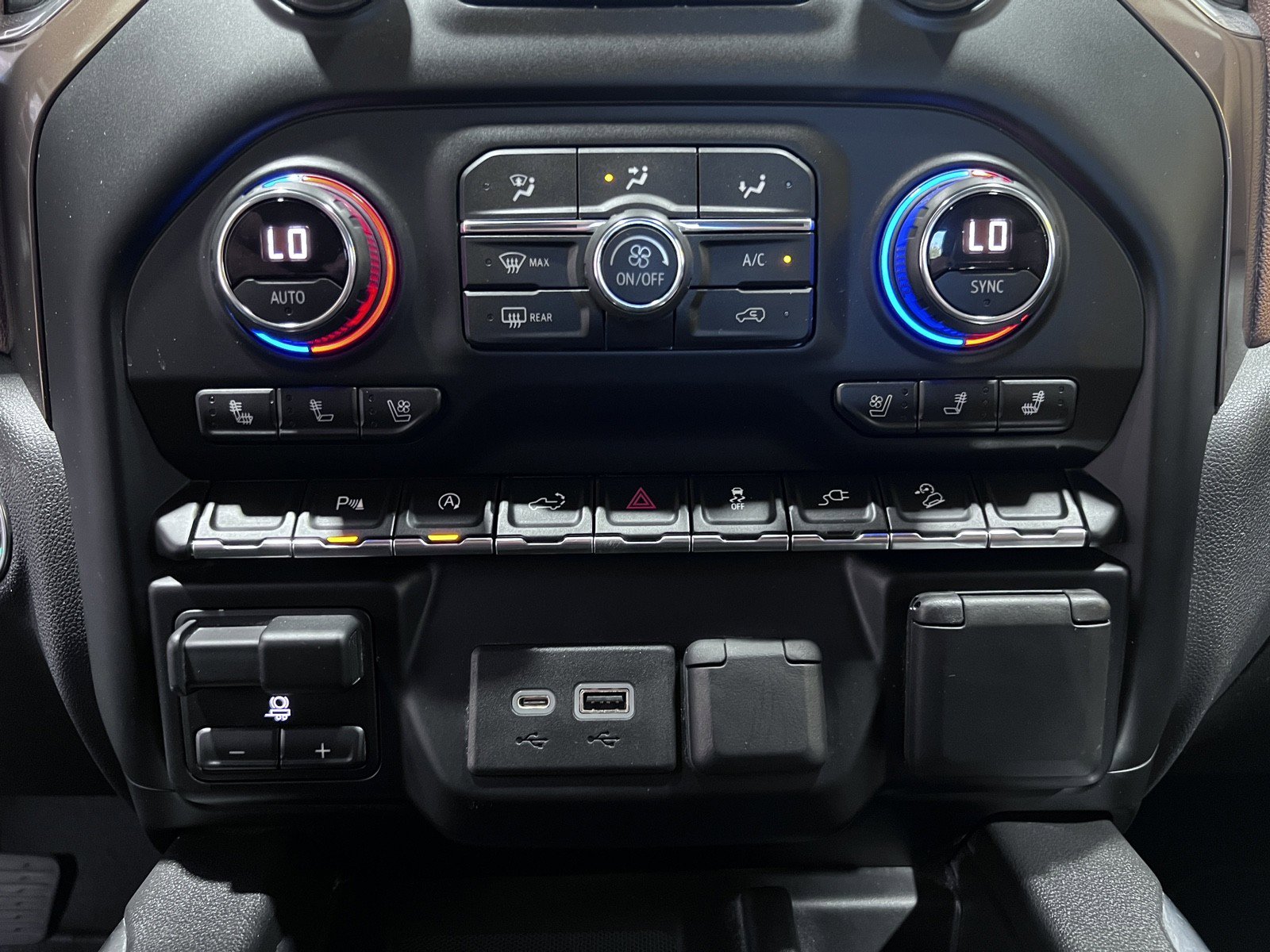 Used 2020 Chevrolet Silverado 1500 High Country w/ LPO, Dark Essentials Package AWD/4WD image 20