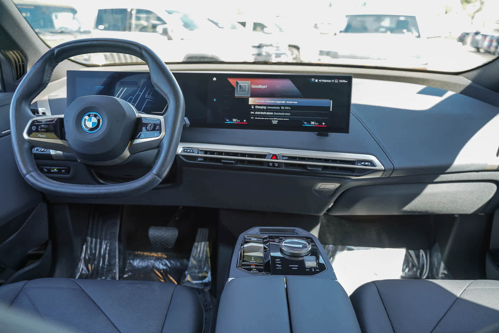 Used 2023 BMW iX xDrive50 w/ Sport Package image 12