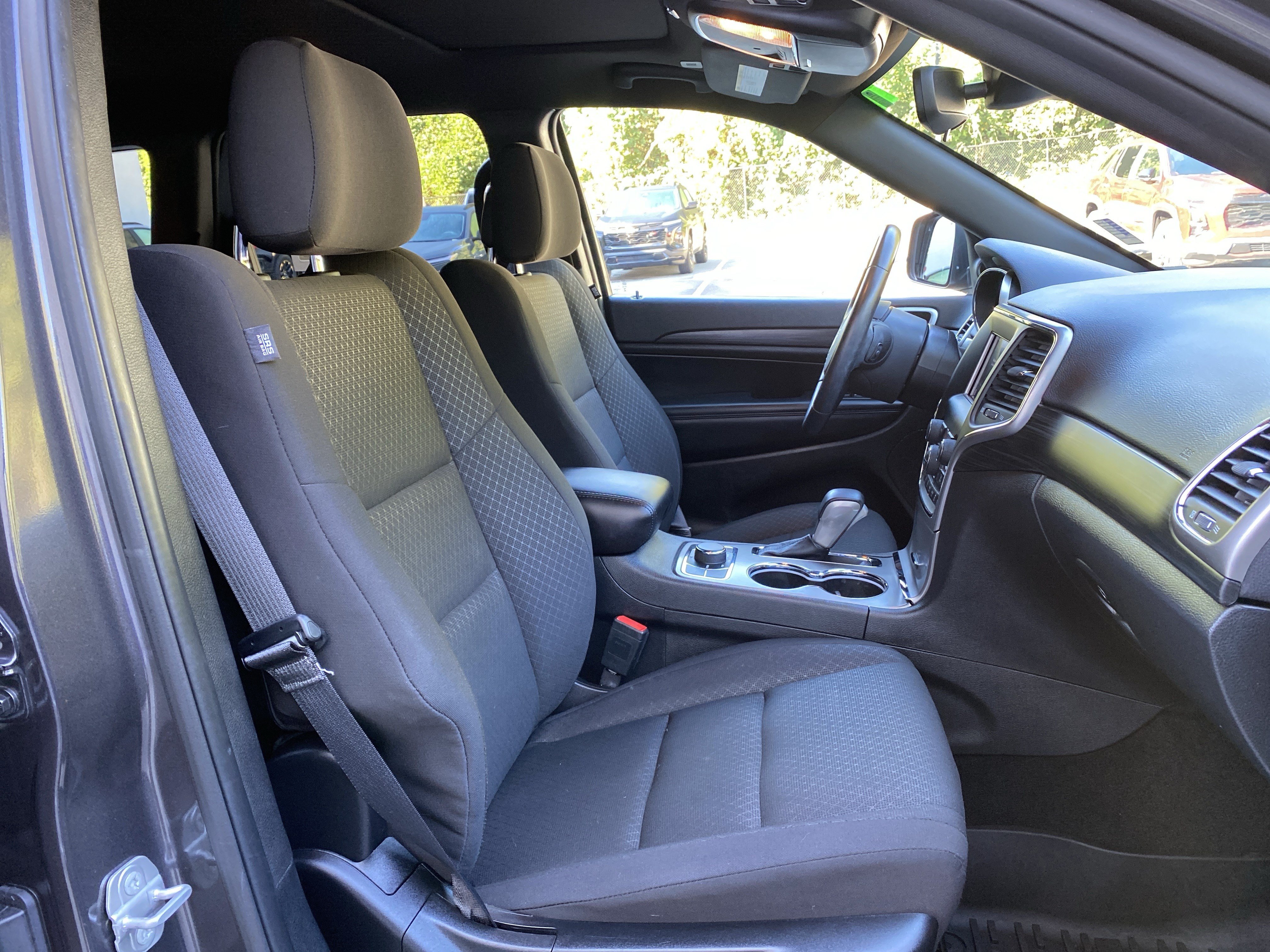 Used 2021 Jeep Grand Cherokee Laredo AWD/4WD image 35