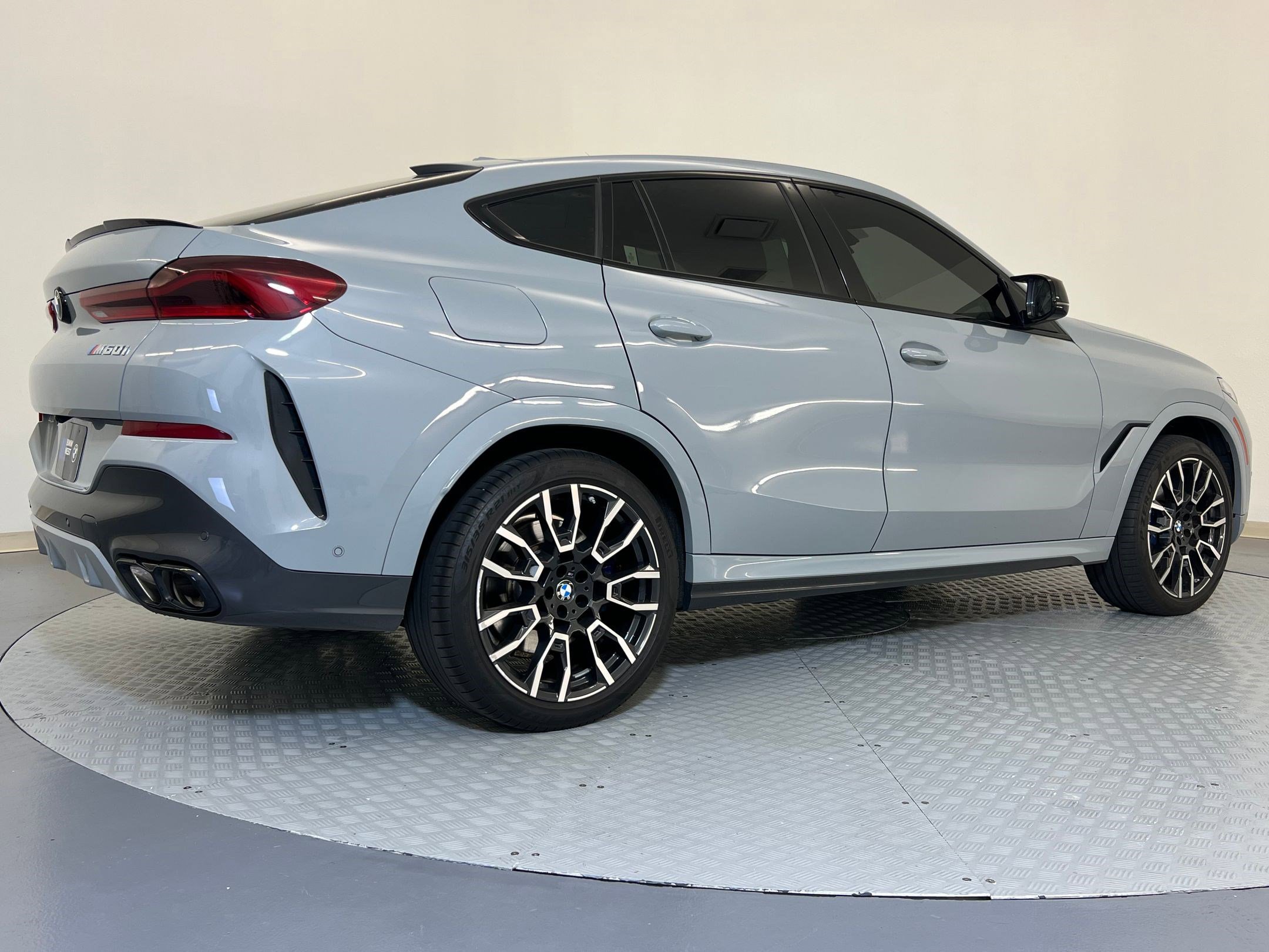 Certified 2024 BMW X6 M60i w/ Executive Package image 9