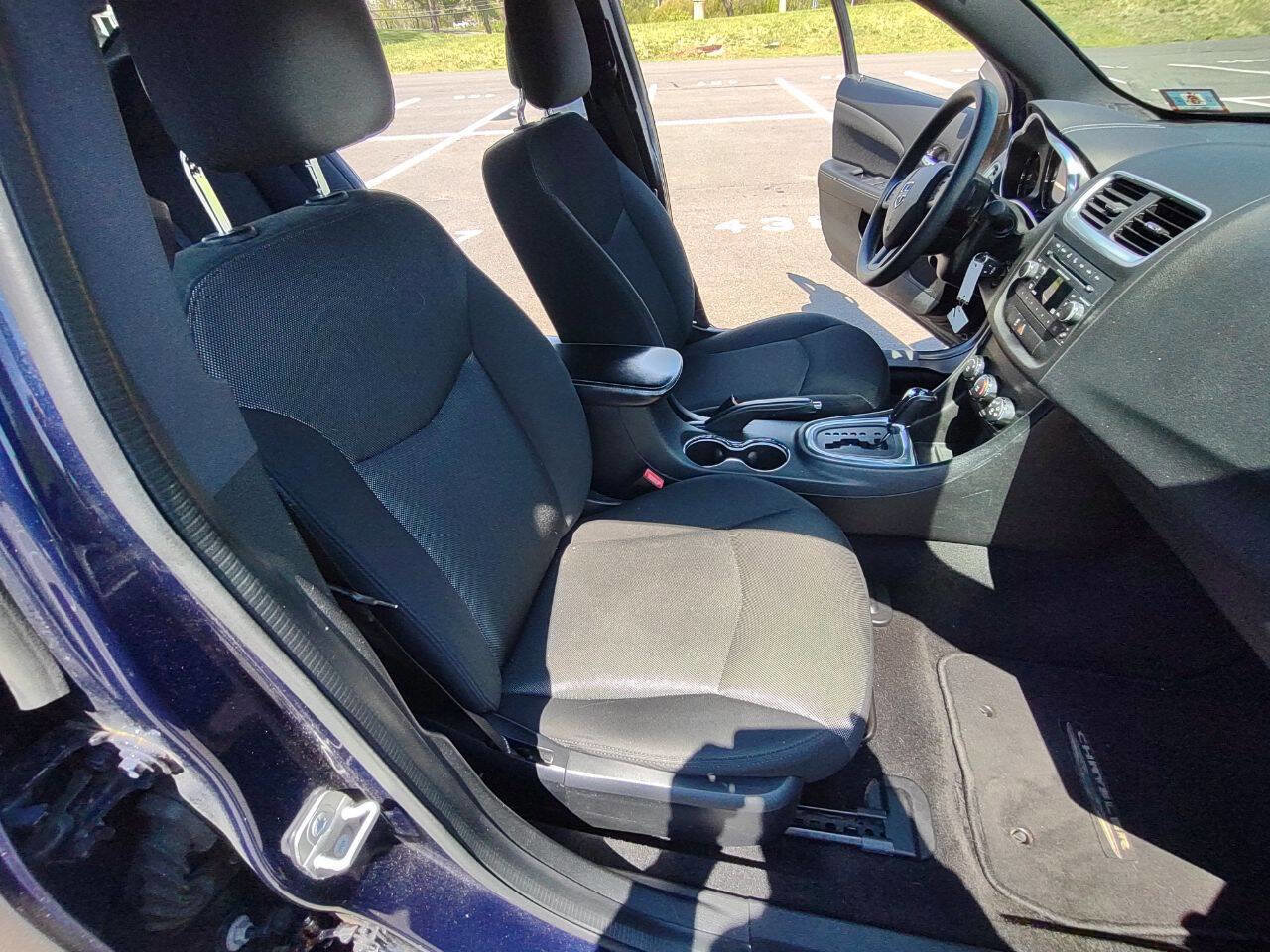Used 2014 Dodge Avenger SE w/ Rallye Appearance Group FWD image 18