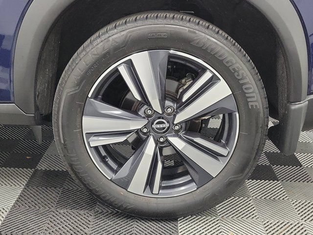 Certified 2025 Nissan Rogue SL FWD image 10