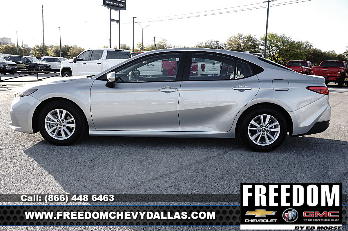 Used 2025 Toyota Camry LE image 4